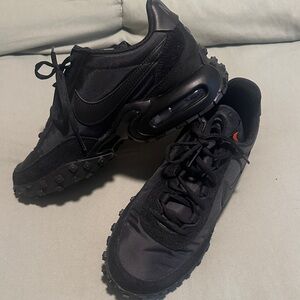 Nike Men's Black and Red Sneakers